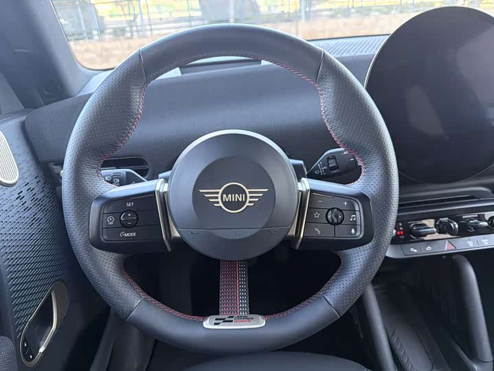 Mini Cooper 2024 2024款 452km COOPER SE 赛车手