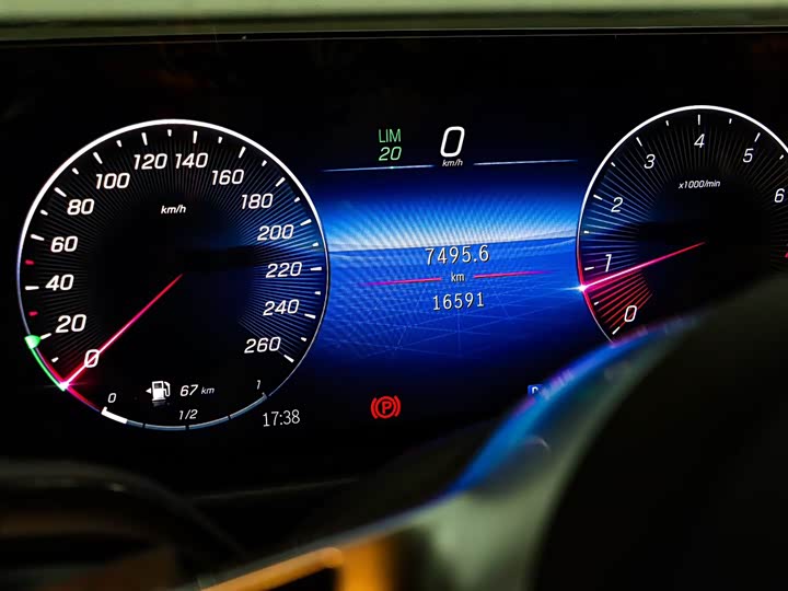 Mercedes-Benz GLB-Class 2025 2025款 GLB 220 4MATIC