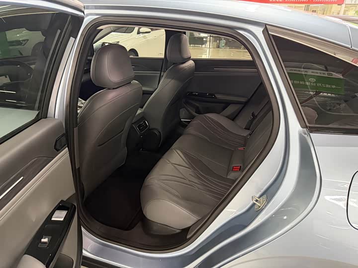 Geely Galaxy L6 2025 2025款 EM-i 140km 星舰版