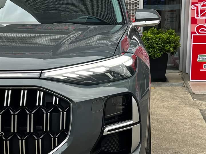 Audi Q6 2024 2024款 45 TFSI quattro 齐云型 羽林套装 6座