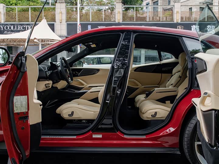 Ferrari Purosangue 2023 2023款 6.5L V12