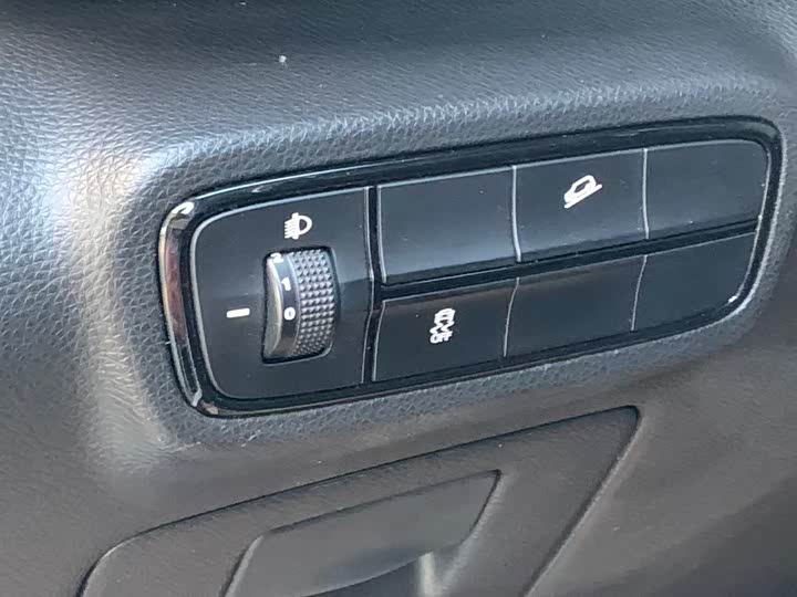 GAC Trumpchi M6 2023 2023款 PRO 270T DCT豪华版