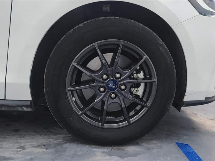 Ford Focus 2022 2022款 两厢 EcoBoost 180 自动竞速版