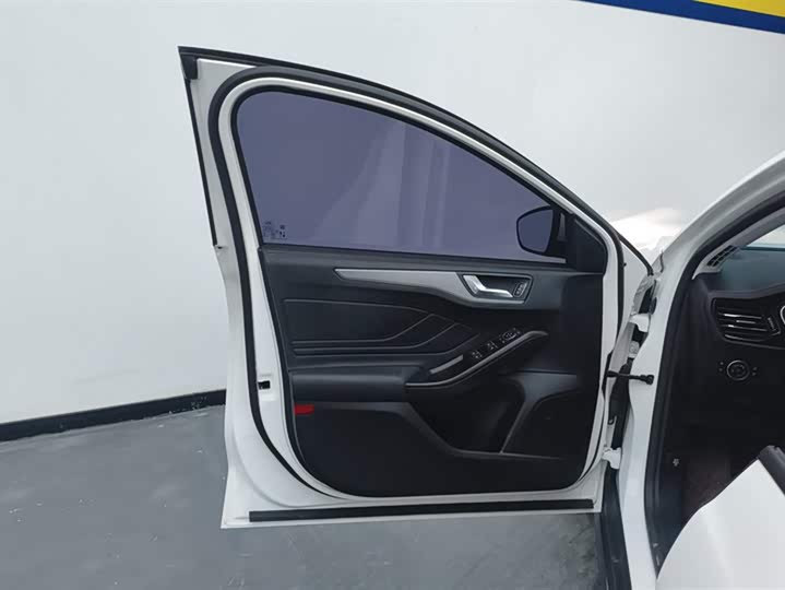 Ford Focus 2022 2022款 两厢 EcoBoost 180 自动竞速版