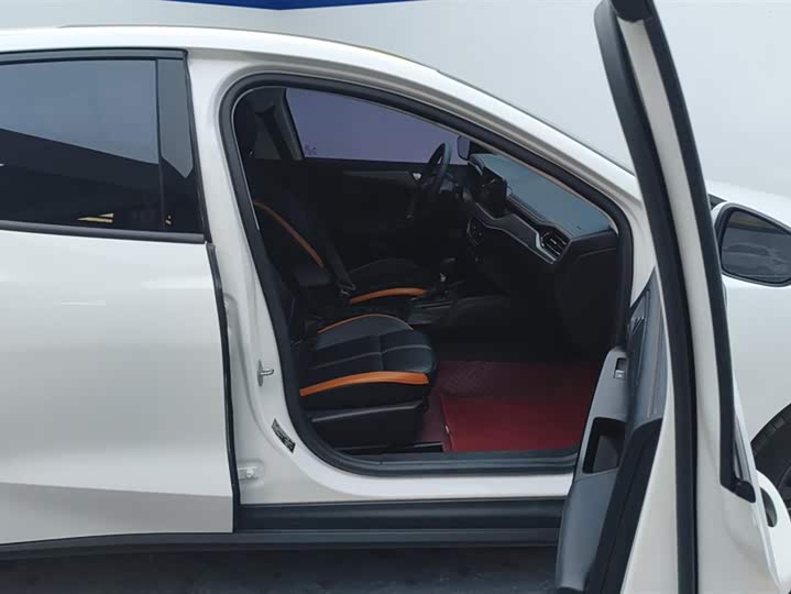 Ford Focus 2022 2022款 两厢 EcoBoost 180 自动竞速版