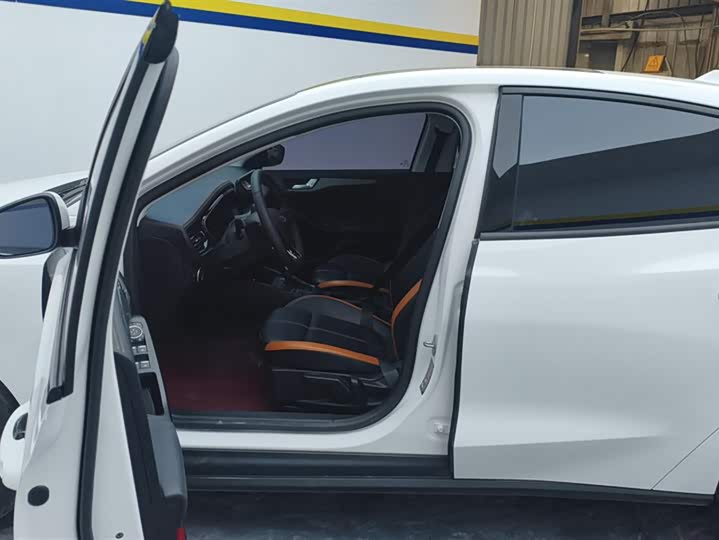 Ford Focus 2022 2022款 两厢 EcoBoost 180 自动竞速版