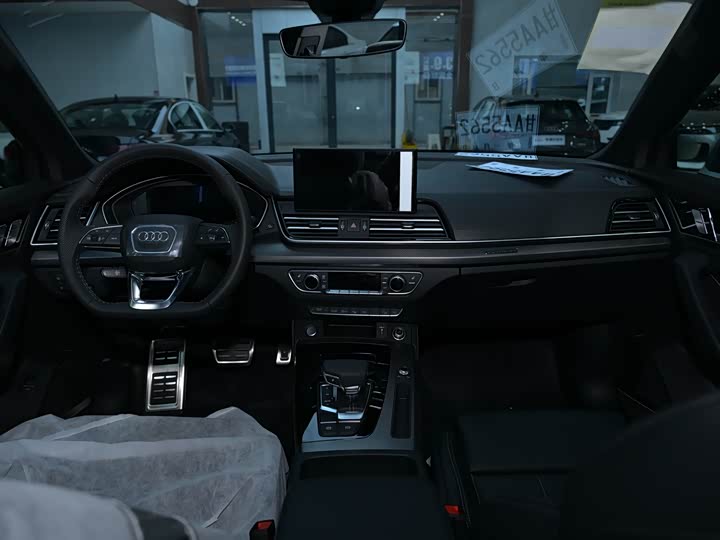 Audi Q5L 2025 2025款 45周年典藏版 45 TFSI 豪华动感型