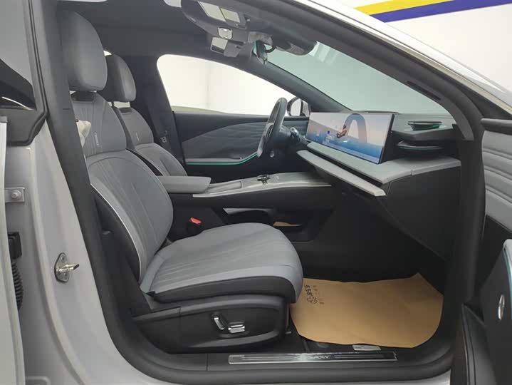 Geely Galaxy E8 2024 2024款 550km 后驱MAX