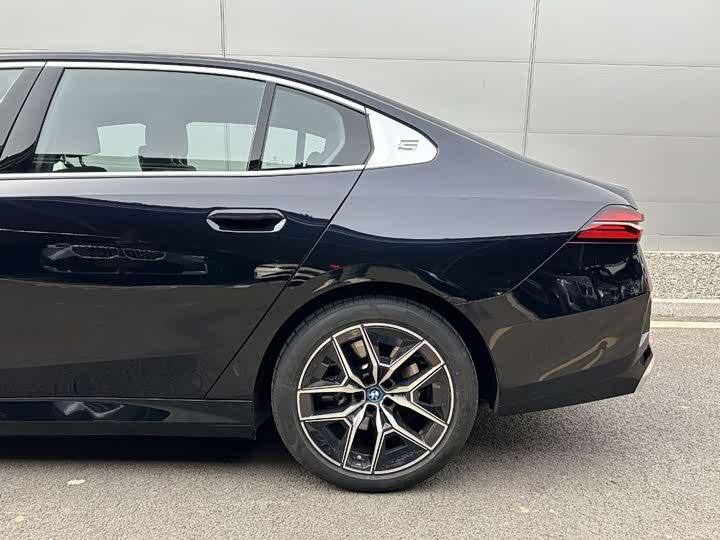 BMW i5 2024 2024款 eDrive 35L 尊享型 M运动套装