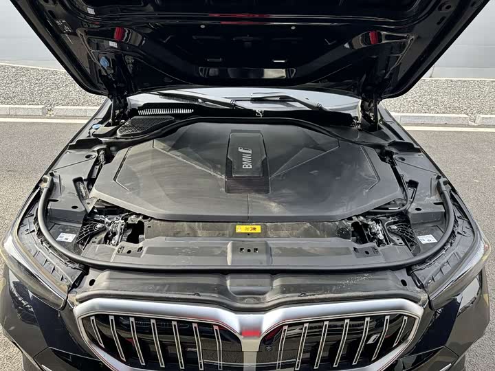 BMW i5 2024 2024款 eDrive 35L 尊享型 M运动套装