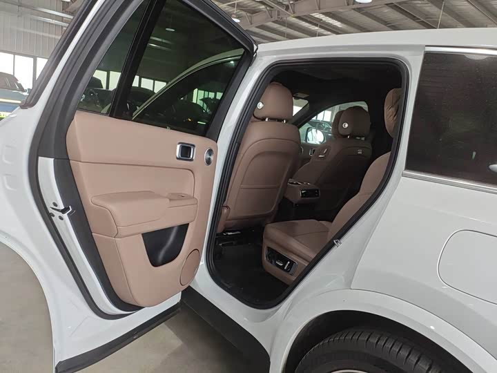 LiXiang L8 2025 2025款 Ultra 智能焕新版