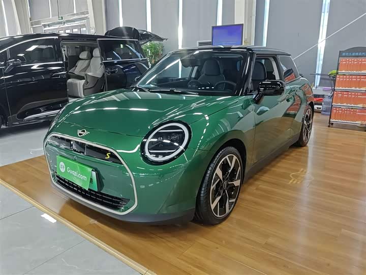 Mini Cooper 2024 2024款 452km COOPER SE 艺术家