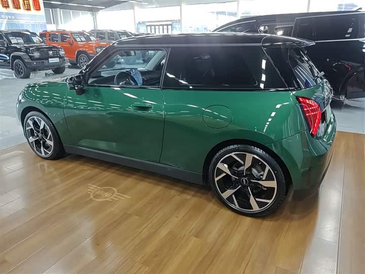 Mini Cooper 2024 2024款 452km COOPER SE 艺术家