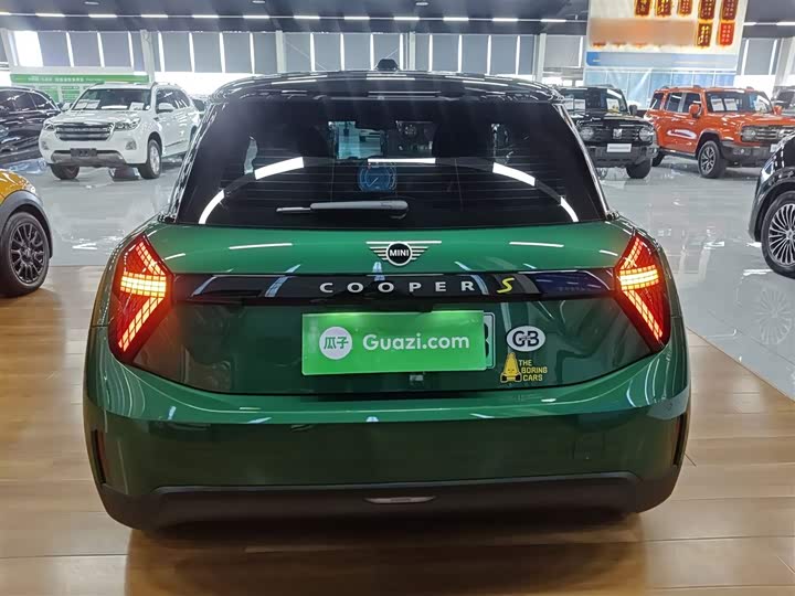 Mini Cooper 2024 2024款 452km COOPER SE 艺术家