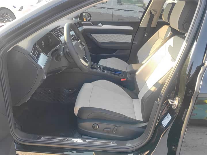 Volkswagen Magotan 2025 2025款 改款 众享款 330TSI DSG豪华型