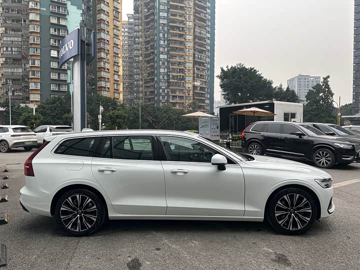 Volvo V60 2025 2025款 B5 智远豪华版