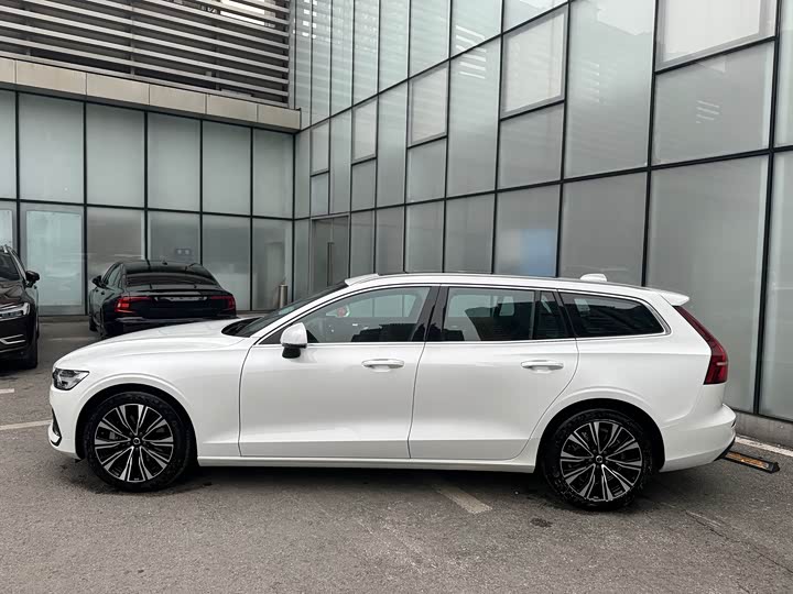 Volvo V60 2025 2025款 B5 智远豪华版