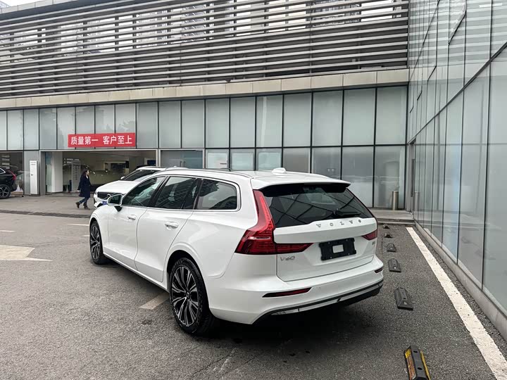 Volvo V60 2025 2025款 B5 智远豪华版