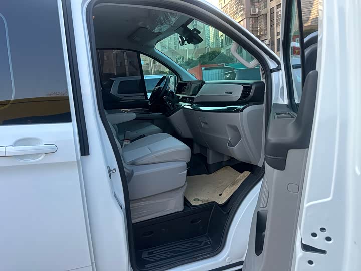 Ford Transit 2023 2023款 2.0T柴油手动商旅型短轴低顶7/8/9座