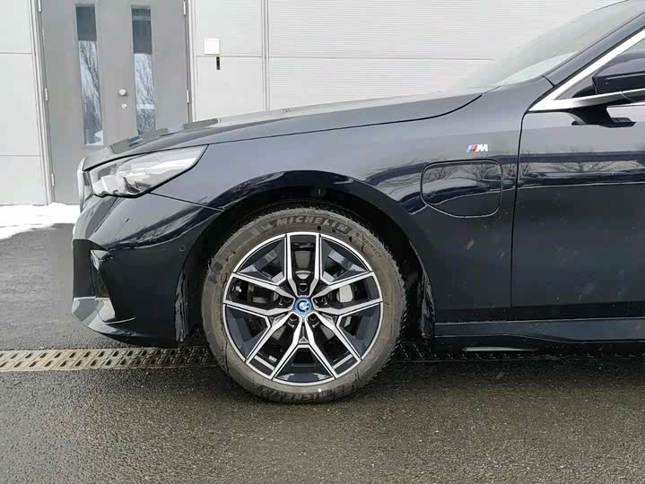 BMW i5 2024 2024款 eDrive 35L M运动套装