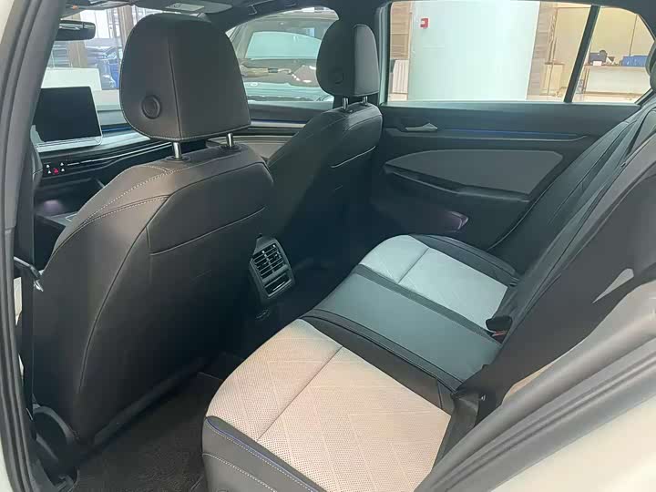 Volkswagen Golf 2025 2025款 300TSI R-Line