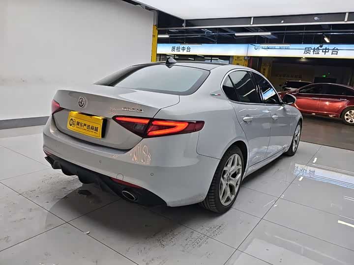 Alfa Romeo Giulia 2020 2020款 2.0T 280HP 豪华版