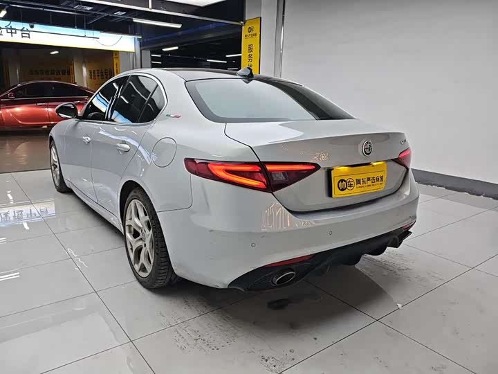 Alfa Romeo Giulia 2020 2020款 2.0T 280HP 豪华版