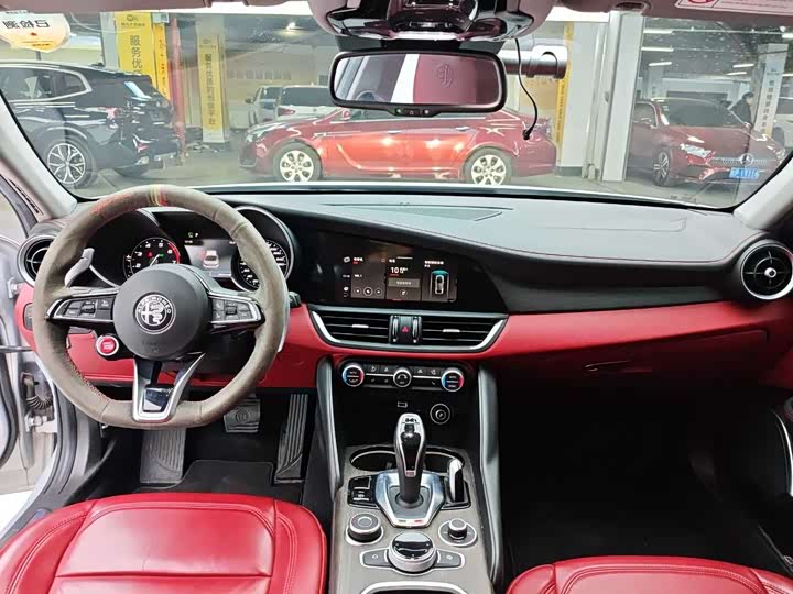Alfa Romeo Giulia 2020 2020款 2.0T 280HP 豪华版