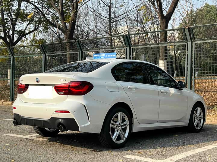 BMW 1 Series 2023 2023款 120i M运动曜夜版
