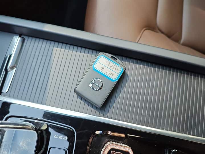 Volvo XC60 2025 2025款 B5 四驱智逸豪华版