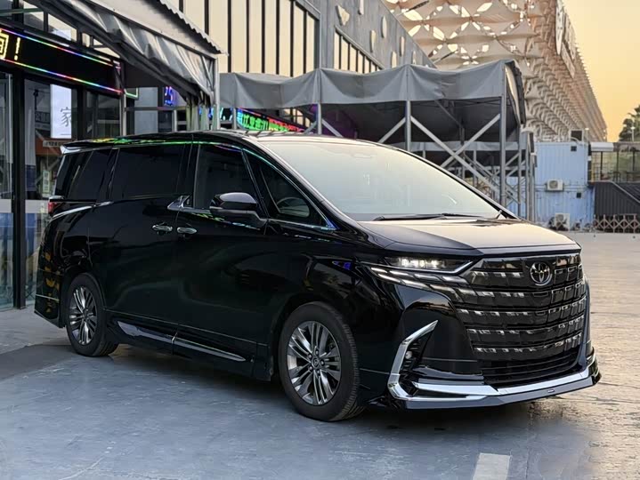 Toyota Alphard 2025 2025款 双擎 2.5L 尊贵黄金版