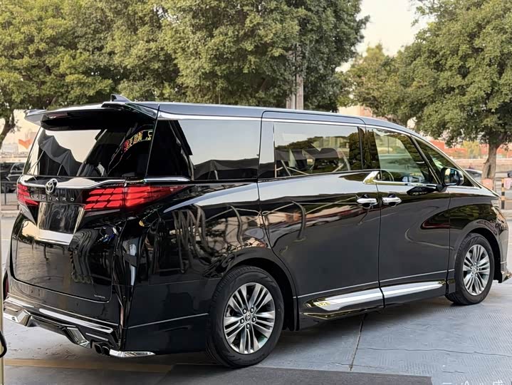 Toyota Alphard 2025 2025款 双擎 2.5L 尊贵黄金版