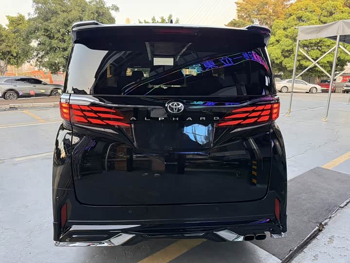 Toyota Alphard 2025 2025款 双擎 2.5L 尊贵黄金版