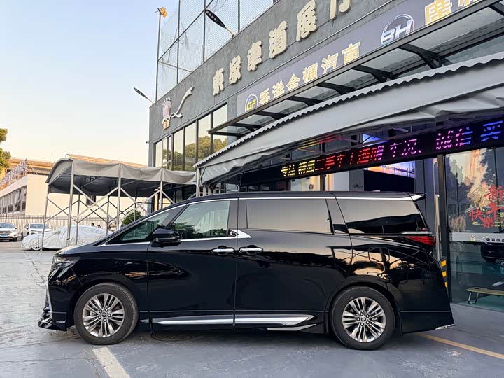 Toyota Alphard 2025 2025款 双擎 2.5L 尊贵黄金版