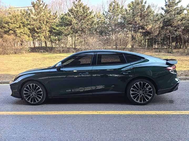 MG Motor 7 2025 2025款 1.5T 300 DCT优雅版