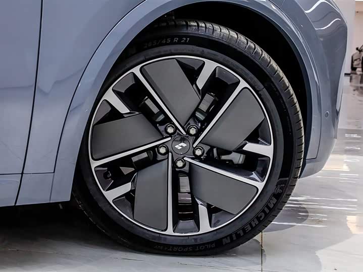 LiXiang L8 2025 2025款 Max 智能焕新版