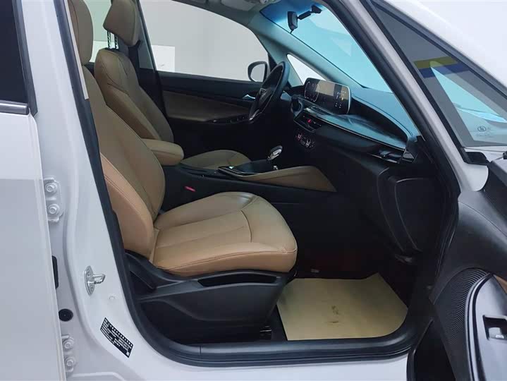 Buick GL6 2021 2021款 323T 轻混动互联豪华型