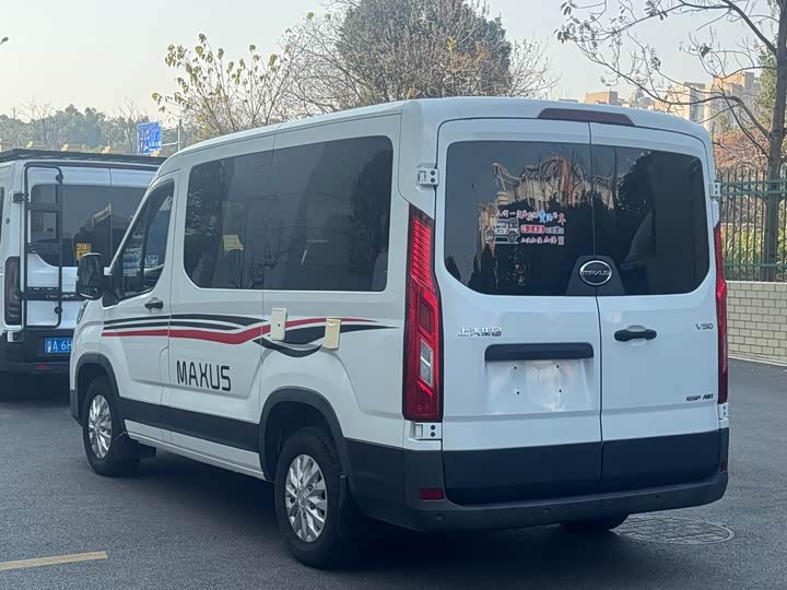 Maxus V90 2020 2020款 2.0TAMT运杰版前驱后单胎短轴中顶6座