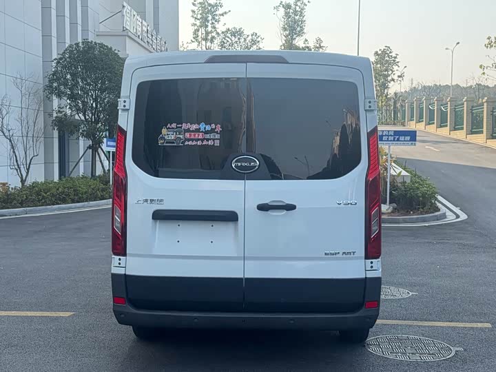 Maxus V90 2020 2020款 2.0TAMT运杰版前驱后单胎短轴中顶6座