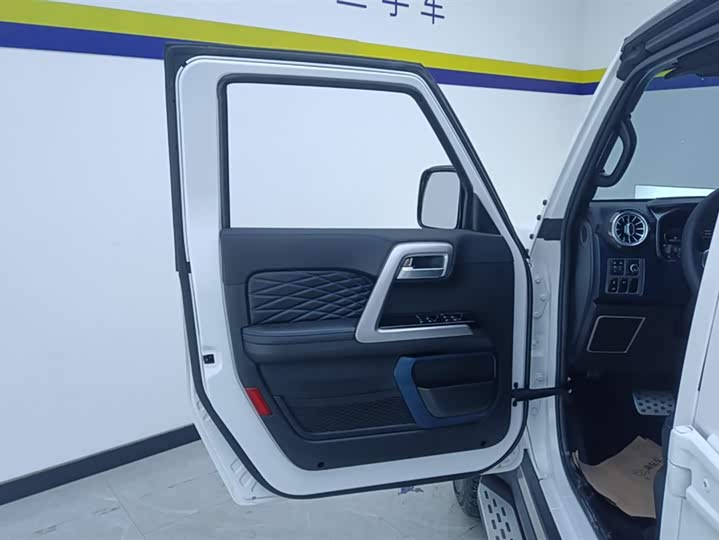 BAIC Beijing BJ40 2024 2024款 2.0D 刀锋英雄荣耀版