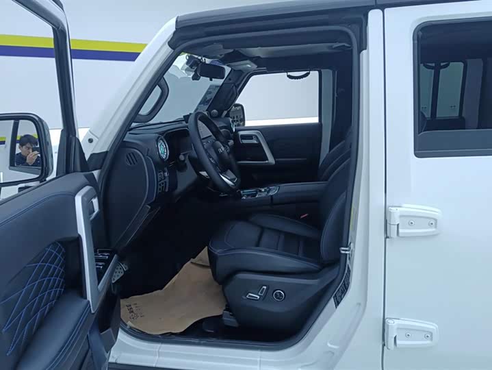 BAIC Beijing BJ40 2024 2024款 2.0D 刀锋英雄荣耀版