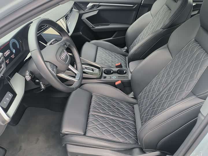 Audi A3 2025 2025款 A3L Limousine 35TFSI 飞驰尊享型