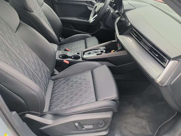 Audi A3 2025 2025款 A3L Limousine 35TFSI 飞驰尊享型