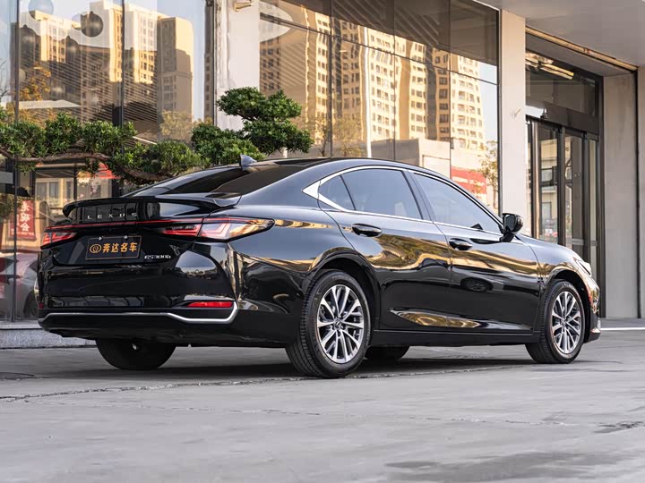 Lexus ES 2025 2025款 300h 臻享版