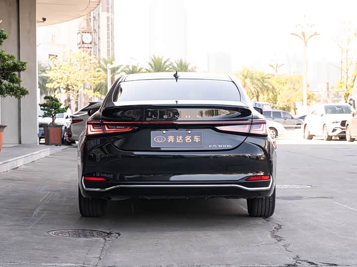 Lexus ES 2025 2025款 300h 臻享版