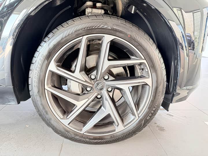 Audi Q6L e-tron 2026 2026款 首发领航版