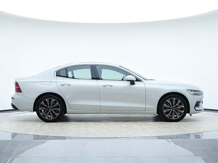 Volvo S60 2026 2026款 B4 智远豪华版