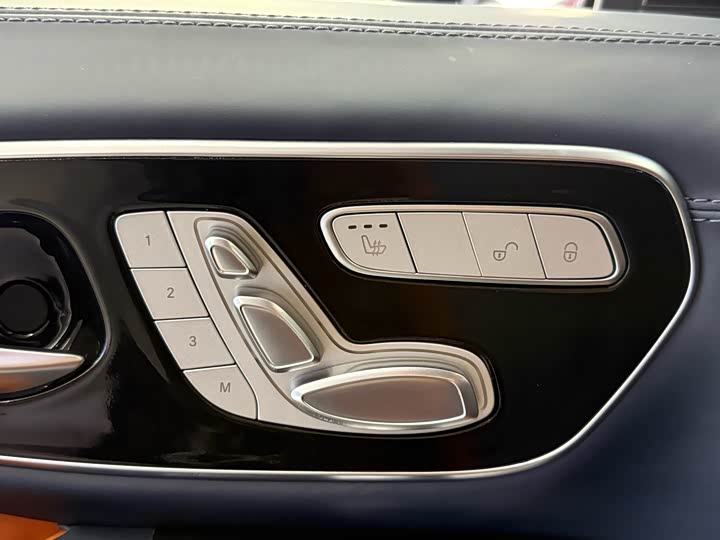 Mercedes-Benz Vito 2024 2024款 2.0T 商务版 7座