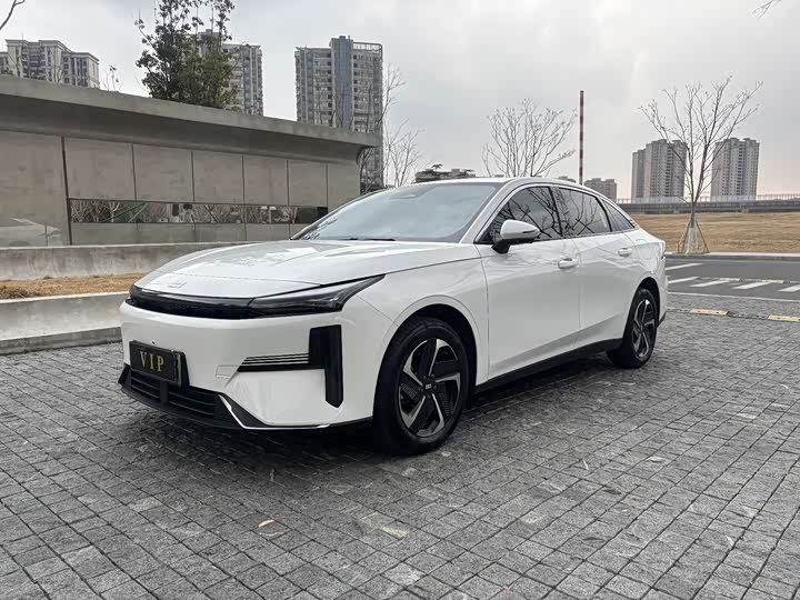 Geely Galaxy L6 2025 2025款 EM-i 140km 星舰版