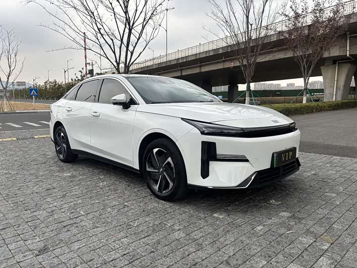 Geely Galaxy L6 2025 2025款 EM-i 140km 星舰版